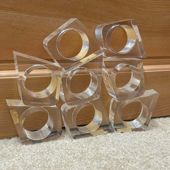 Vintage 70s Clear Lucite Napkin Rings Set of 8 Cloth Napkin Holders Deadstock - Picture 1 of 9